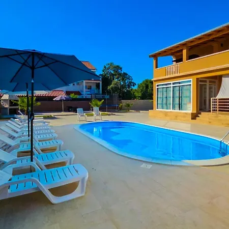 & Pool Retreat * Бибинье