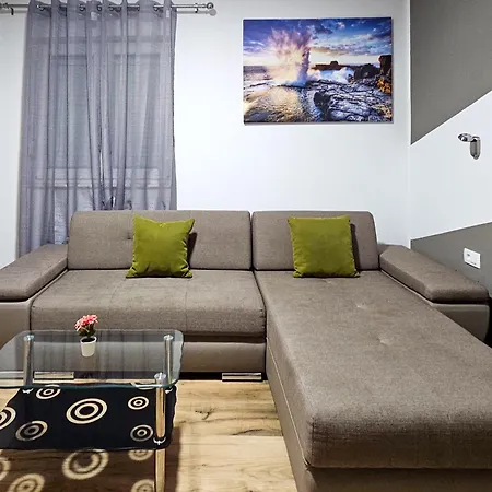 & Pool Retreat Бибинье