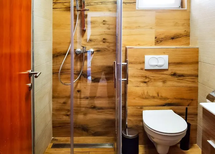 Daire Pool Retreat
