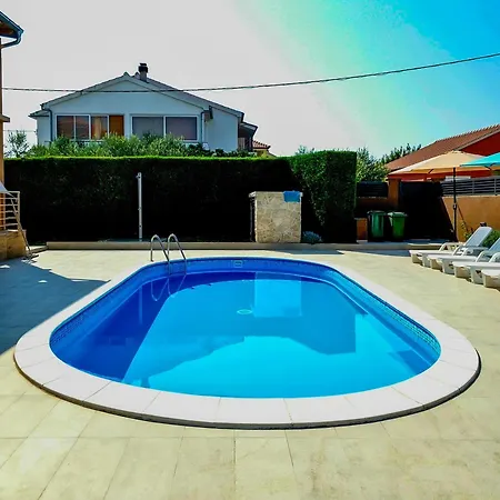 Villa & Pool Retreat