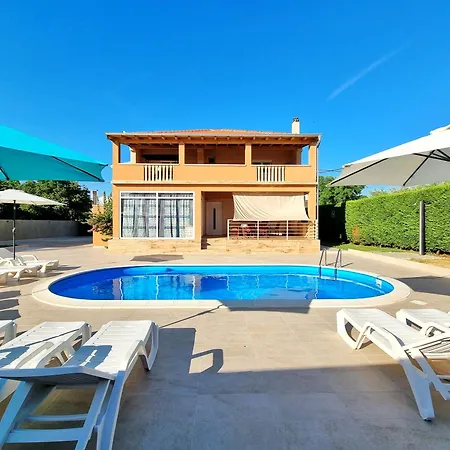 Lucija Retreat - With Pool, 아파트