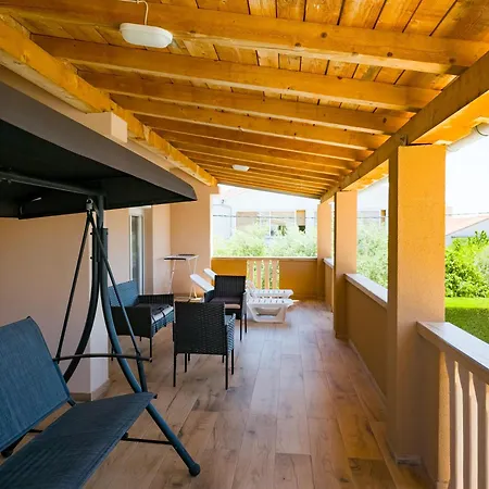 Lucija Retreat - With Pool, 아파트