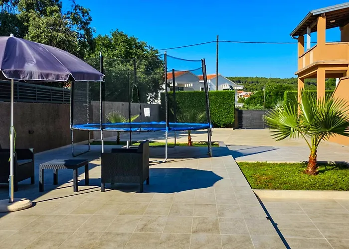 Pool Retreat Apartment Bibinje