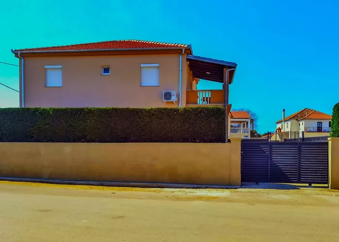 Pool Retreat Apartment Bibinje